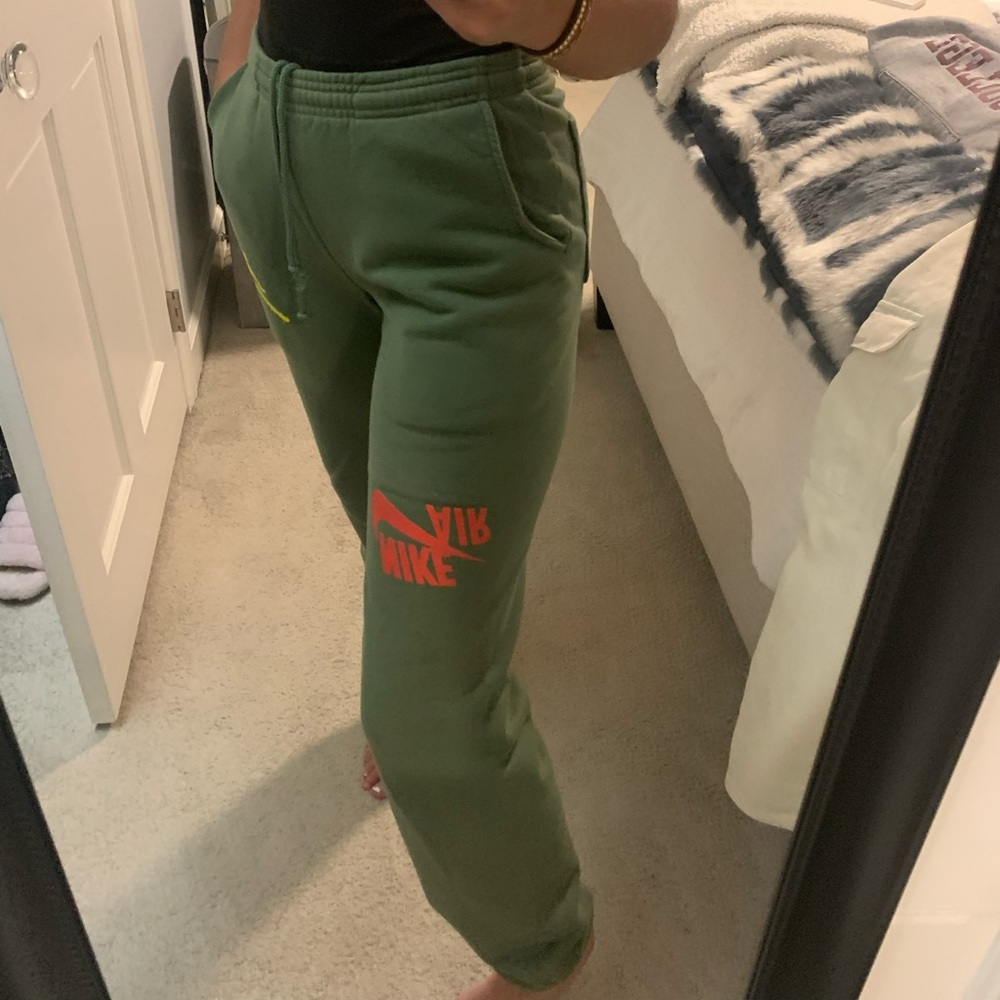 Cactus Jack Highest in the Room x Jordan/Nike Collab green sweatpants - Picture 2 of 6